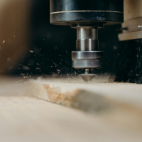 cnc stroj rezanje drva